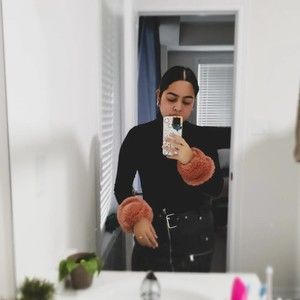 Meet your Posher, Monique